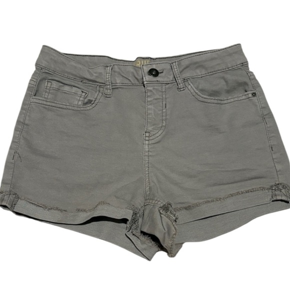 True Craft Pants - True Craft Olive Green Raw Hem Shorts Size 7 Short